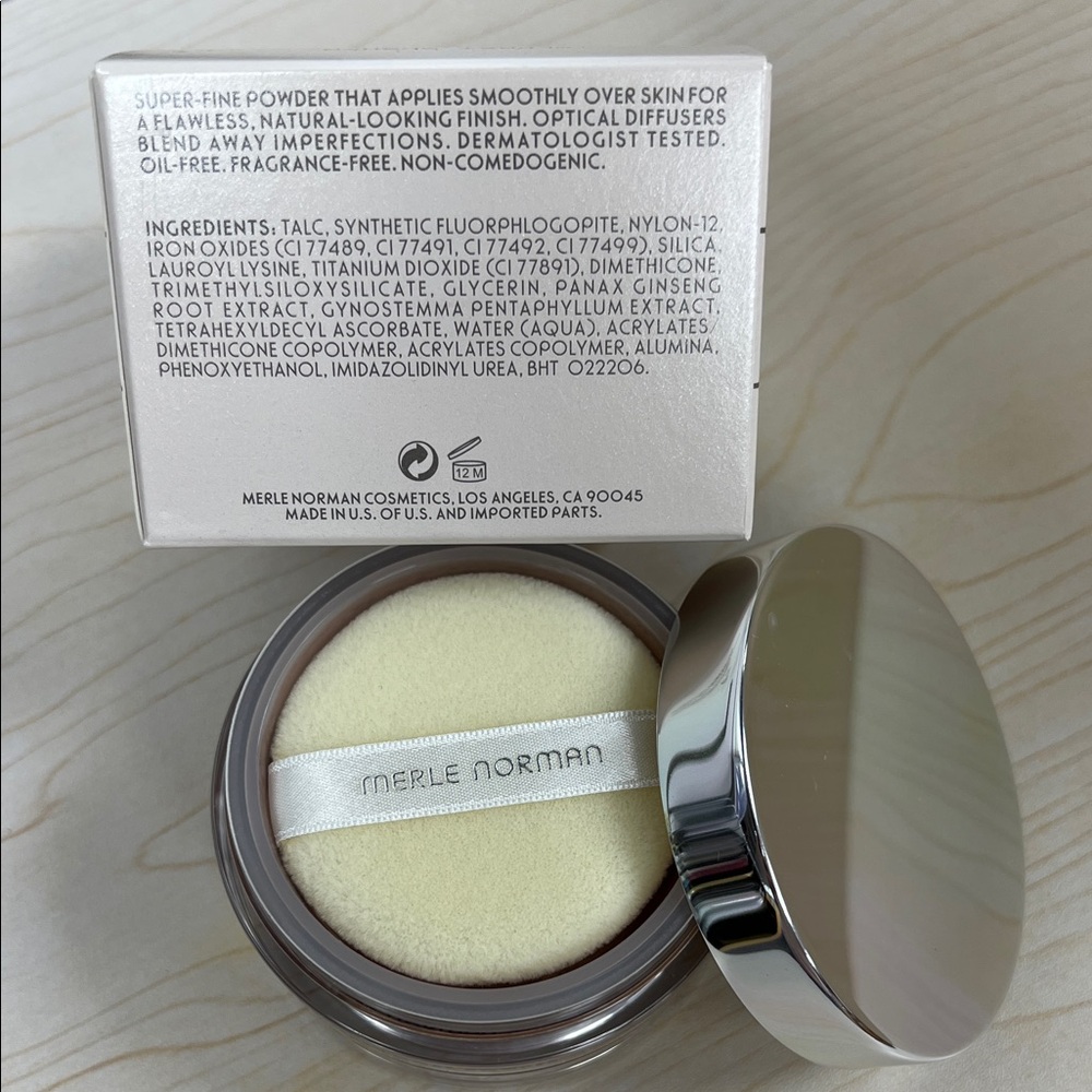 Merle Norman Flawless Effect Loose Powder - Almost Auburn - Picture 3 of 6